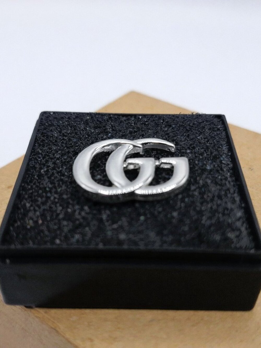 Small Vintage Gucci Interlocking G Tie Tack Pin Brooch - Picture 2 of 6